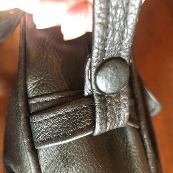 UNISEX LEATHER - Utilitarian Black All-Leather Bag w/Multi Compartments - Picture 12 of 15